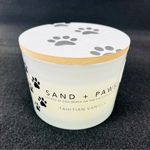 NWT Sand + Paws Tahitian Vanilla Candle 2 Wick 12oz White Jar Paw Print Wood Lid - Picture 7 of 8